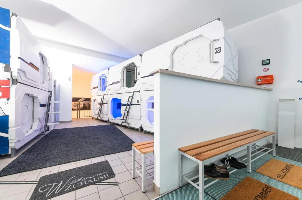 Space Home Capsule Hotel